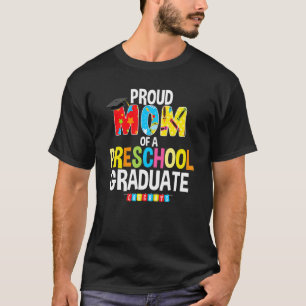 Stolze Mama einer Abschluss-Motte im Vorschulalter T-Shirt