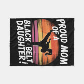 Stolze Mama einer Schwarzgürteltochter 13 Fleecedecke (Vorderseite (Horizontal))