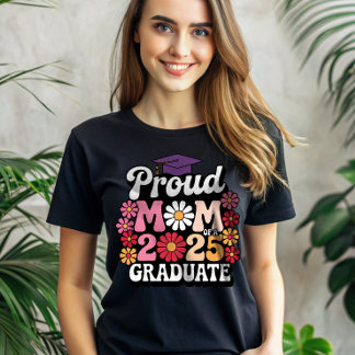 Stolze Mama eines 2025 Absolventen Floral Boho T-Shirt