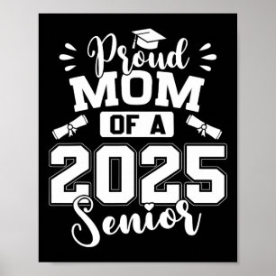 Stolze Mama eines Abschlusses im Hochschulbereich  Poster