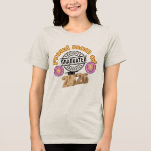 Stolze Mutter des Absolventen 2026 – Abschlussfeie Tri-Blend Shirt