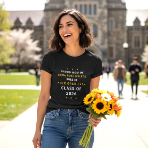 Stolze Mutter einer abschlussfeiernden Tochter Ihr T-Shirt