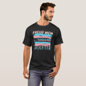 Stolze Mutter einer transgeschlechtlichen Tochter  T-Shirt (Vorne ganz)