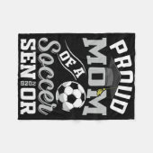 Stolze Mutter eines Fußball-Absolventen der Klasse Fleecedecke (Vorderseite (Horizontal))