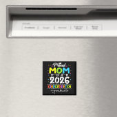 Stolze Mutter eines Kindergartenabsolventen der Kl Magnet (In Situ (Geschirrspüler))