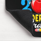 Stolze Mutter eines Kindergartenabsolventen von 20 Mousepad (Ecke)