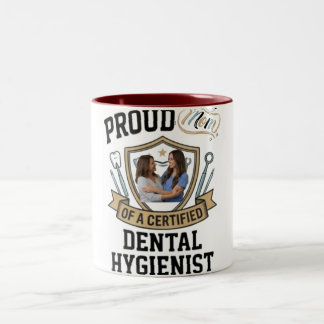 Stolze Mutter eines zertifizierten zahnärztlichen Zweifarbige Tasse