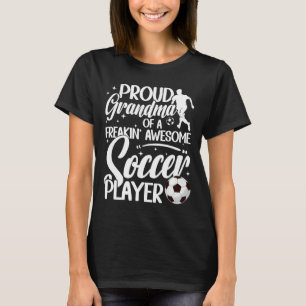 Stolze Oma eines Fußballspielers Oma Fußball En T-Shirt