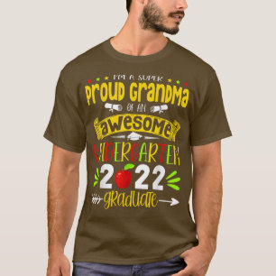 Stolze Oma eines großartigen Kindergartenabsolvent T-Shirt