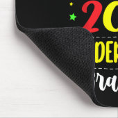 Stolze Oma eines Kindergartenabsolventen der Klass Mousepad (Ecke)