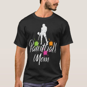 Stolze Paintball-Mutter unterstützt Spieler in Akt T-Shirt