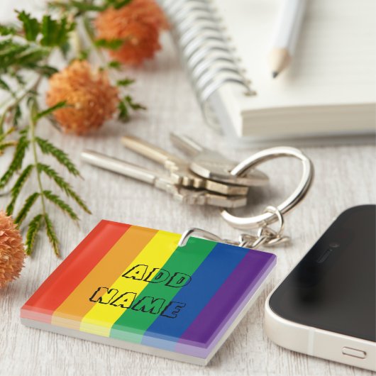 Stolze Regenbogenfarben personalisierter Schlüssel Schlüsselanhänger (Vorderseite rechts)
