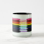 Stolze Regenbogenkunst mit Kreuzen Zweifarbige Tasse (Mittel)