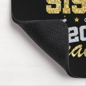 Stolze Schwester eines Absolventen der Abschlusskl Mousepad (Ecke)