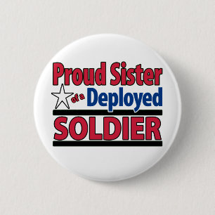 Stolze Schwester eines entfalteten Soldaten Button