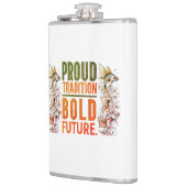 Stolze Tradition, kühne künftige Gestaltung der Fi Flachmann (Links)