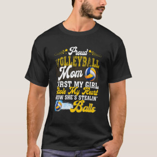 Stolze Volleyball-Mama Sie ist Stealin's Balls Fam T-Shirt