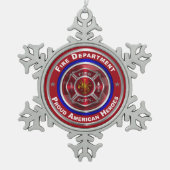 Stolzer amerikanischer Feuerwehrmann Schneeflocken Zinn-Ornament (Vorderseite)