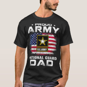 Stolzer Army National Guard Dad mit amerikanischer T-Shirt