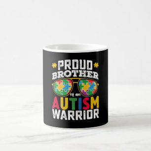 Stolzer Bruder einer Familie mit einem Autismus-Kr Kaffeetasse