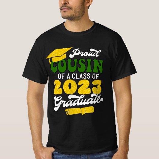 Stolzer COUSIN einer Klasse von 2023 Graduate Retr T-Shirt (Vorderseite)
