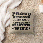 stolzer Ehemann einer phantastisch schönen Ehefrau Kissen (Decke)