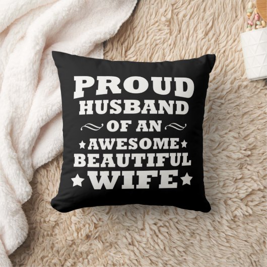 stolzer Ehemann einer phantastisch schönen Ehefrau Kissen (Decke)