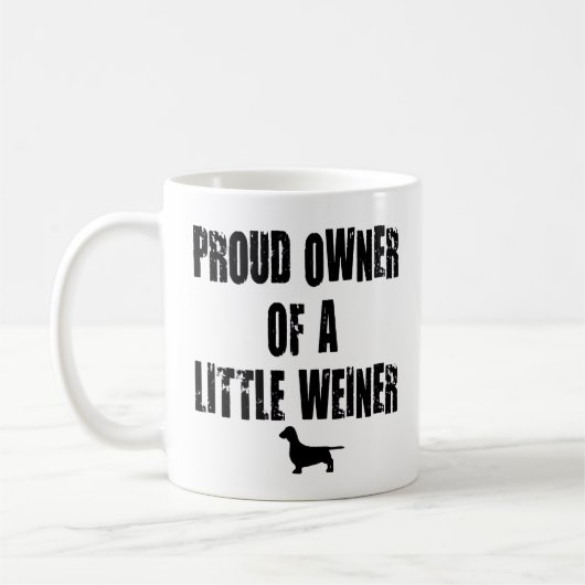 stolzer Eigentümer eines kleinen Weiner Kaffeetasse (Links)