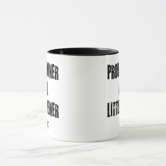 stolzer Eigentümer eines kleinen Weiner Tasse (Zentrum)