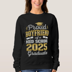 Stolzer Freund des Medizinstudenten, der 2025 sein Sweatshirt