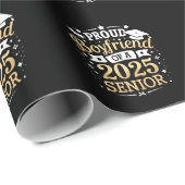 Stolzer Freund eines 2025-Graduate-Abschlusses Geschenkpapier (Rolleneckpunkt)