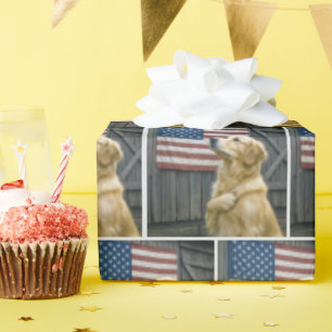 Stolzer Golden Retriever mit amerikanischer Flagge Geschenkpapier
