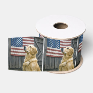 Stolzer Golden Retriever mit amerikanischer Flagge Ripsband