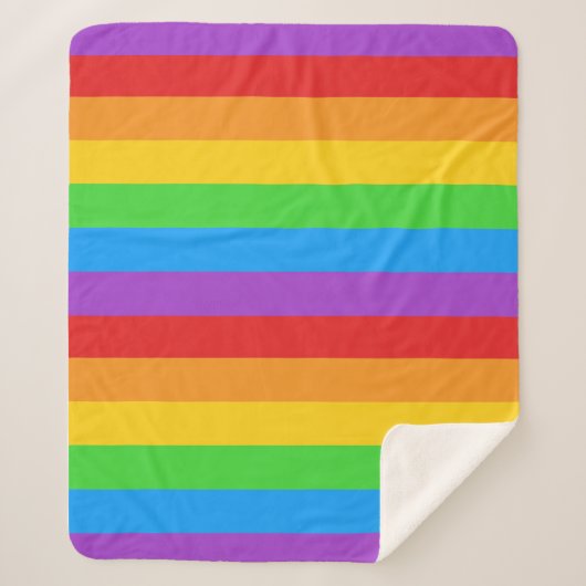 Stolzer Komfort: Regenbogenflagge Sherpadecke (Vorderseite)