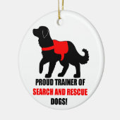Stolzer Trainer der Such-und Rettungsdienst-Hunde Keramik Ornament (Links)