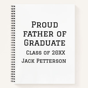 Stolzer Vater der Graduiertenklasse von 20XX fügen Notizblock