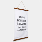 Stolzer Vater der Graduiertenklasse von 20XX fügen Wandteppich Mit Holzrahmen (Gewinkelt)