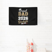 Stolzer Vater eines Absolventen der Abschlussklass Banner (InSitu)