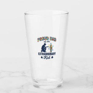 Stolzer Vater eines außergewöhnlichen Kindes Autis Glas