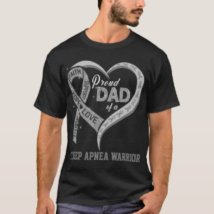 Stolzer Vater eines schlafenden Apnea-Kriegers T-Shirt