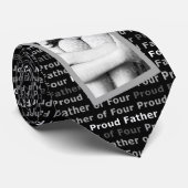 Stolzer Vater von vier - fertigen Sie mit eigenen Krawatte (Gerollt)