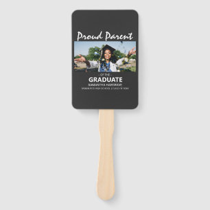 Stolzes Eltern des Absolventen   FOTO Fächer