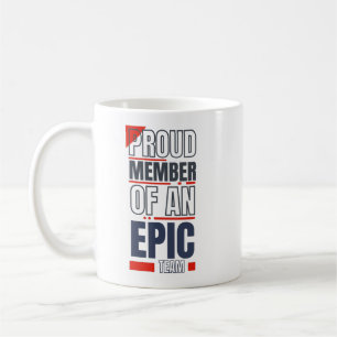 Stolzes Mitglied eines epischen Teamarbeitsbüros  Kaffeetasse