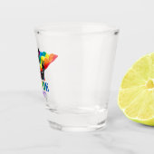 Stolzes Party Hund in Regenbogenkap Schnapsglas (Rechts)