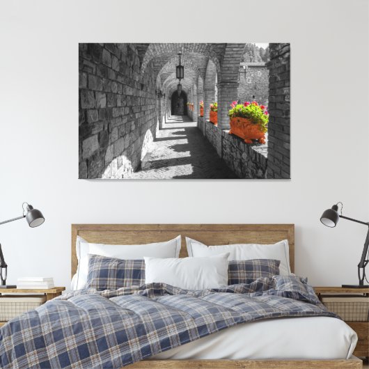 Stone Archway mit Blume Leinwanddruck (Insitu (Schlafzimmer))