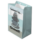 Stone Balancing Mittlere Geschenktüte (Rückseite Schrägansicht)