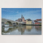 Stone Bridge in Regensburg, Deutschland Puzzle<br><div class="desc">Alte mittelalterliche Steinbrücke und historische Altstadt in Regensburg,  Deutschland.</div>