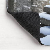 Stone Cairn im Winterwald Mousepad (Ecke)