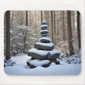 Stone Cairn im Winterwald Mousepad (Vorne)