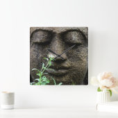Stone Garden Statue with flower Quadratische Wanduhr (Zuhause)